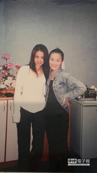 �����־����ع�����Ӥ����Ц��������ͼ��