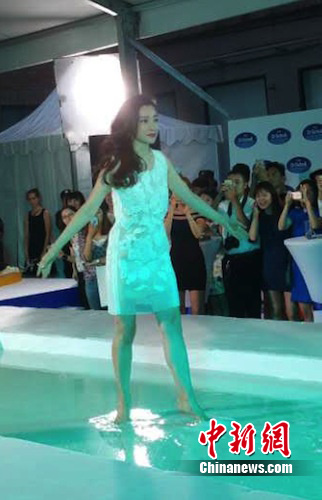 ����������뷶����������10λŮ�Ǻ�Ӱ���ࣨͼ��