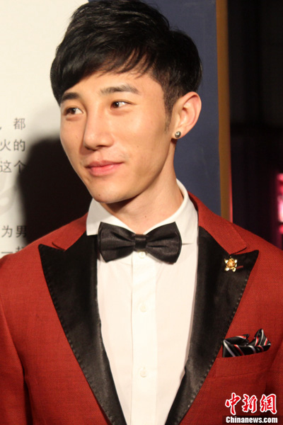 ��һ����ʱ�к�̺�鳬ģ��ӣ�����8�鸹����ͼ��