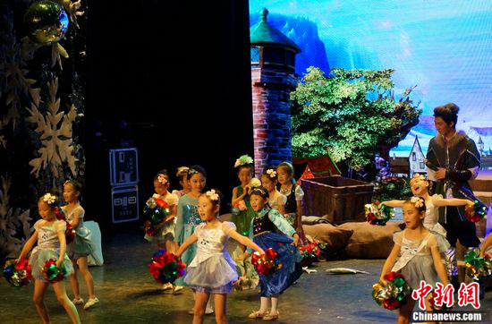 ��ͯ���־硶��ѩŮ��������ȡ���ڰ�ͽ������