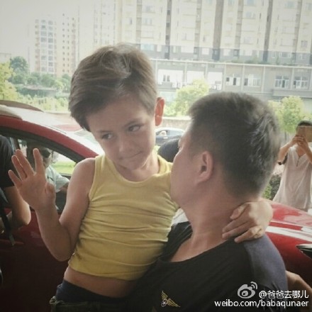 诺一新发型帅出新高度尽显混血儿气质(图)