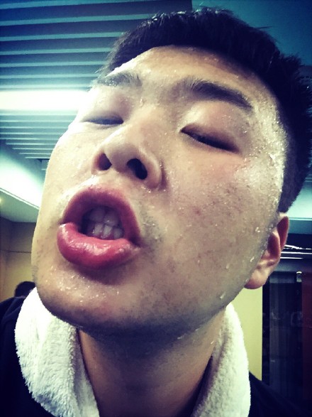 杜海涛晒健身照大汗淋漓网友:变瘦就是男神(图)