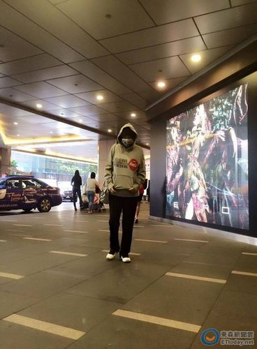 徐若瑄卧床142天后迈步外出称走路的感觉真好