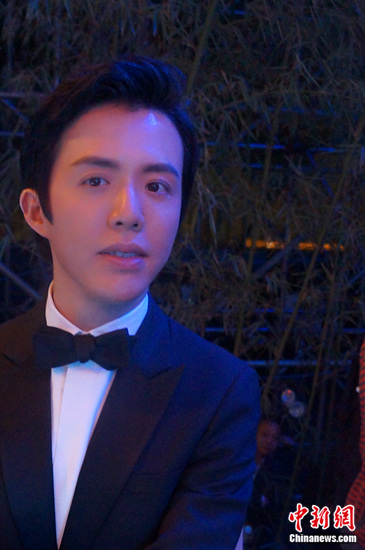 李云迪央视中秋晚会献艺与TFBOYS聊天吃月饼(图)