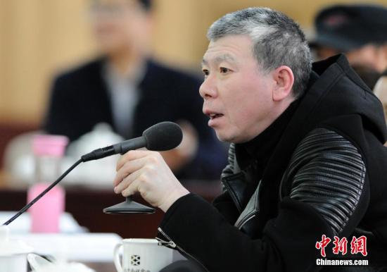 冯小刚炮轰月饼包装浪费网友:电影也一样(图)