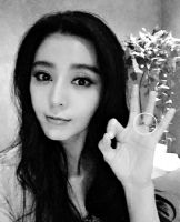 范冰冰无名指戒指引猜测被疑与李晨好事将近