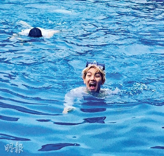 EXO斐济度假过中秋伯贤与灿烈游泳显青春活力(图)