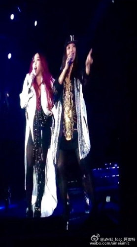 �Ż���ɹ������̨�ϳ���Ƭ����ȹ��˿�ࣨͼ��