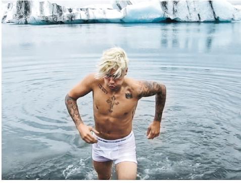 ��˹͡���Ȳ�������MV�����ڿ��α�����ͼ��