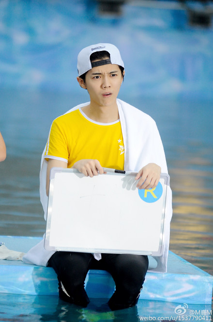 鹿晗发照反驳谁说我是傻狍子明明是鹿机智图