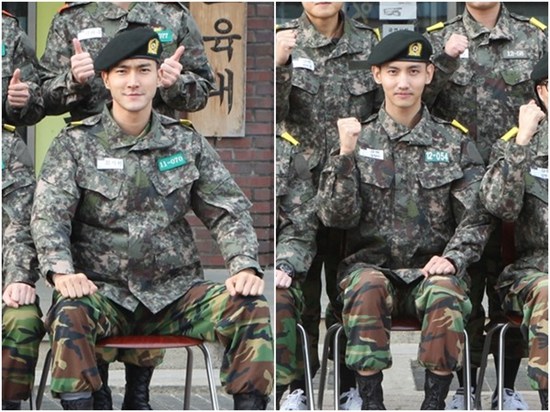 韩星崔始源入伍纪念照曝光微微皱眉露笑容图