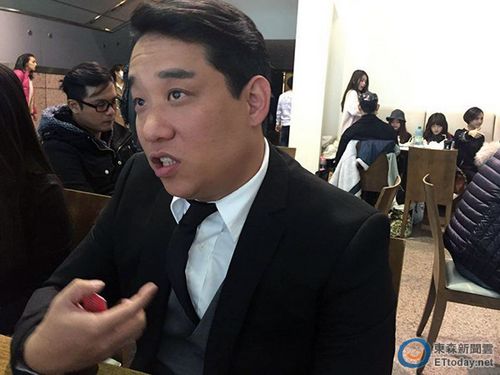 ̨�����˰�������ܰͰ������ڳ�Ĵָ���׿飨ͼ��