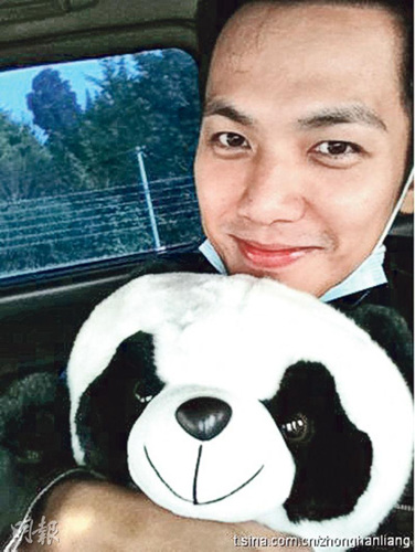 �Ӻ�����������л����ͬסһ�䷿Ů�����ع⣨ͼ��