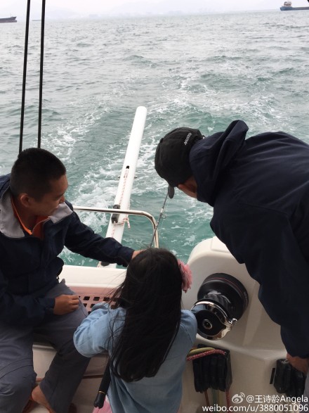 ��ʫ��˴�����ѧ����ͷ���ۺ�ɫ���Կɰ�