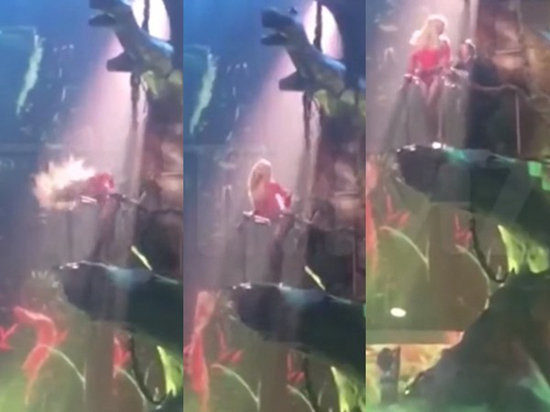 布兰妮遭遇舞台机械故障卡在道具边缘(图)