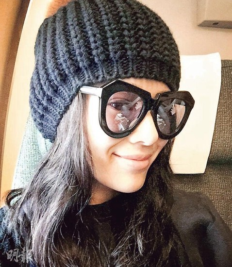 胡杏儿晒自拍露微笑与老公踏上蜜月旅程(图)