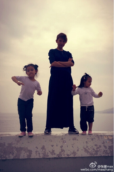 张晋示爱妻子女儿蔡少芬:少有的甜蜜话语(图)