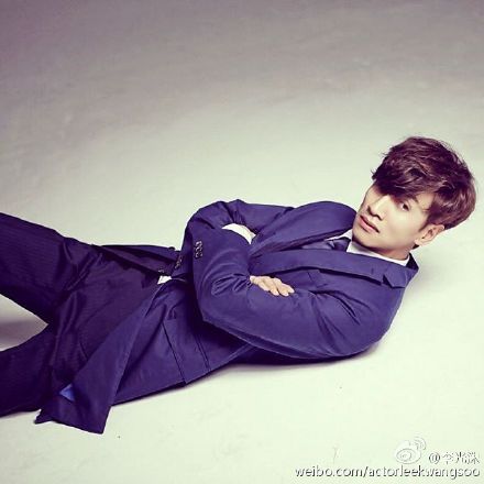 ���䨴���װ¶����΢Ц�����ޣ���Ҫ�����㣨��ͼ����2��