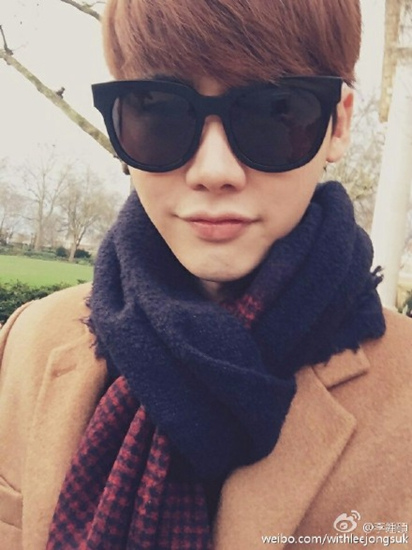 ��������˶ɹ˧��վ�ֱ�¶����Ц�ݣ�ͼ��