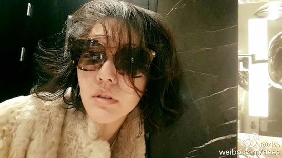 小S晒自拍头发凌乱网友调侃:你也太时髦了吧