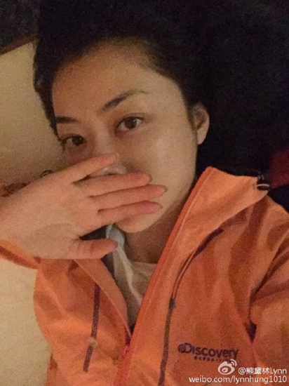熊黛林深夜晒自拍素颜出镜样子憔悴(图)