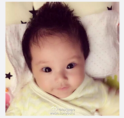 欧弟晒爱女近照女儿瞪大眼表情呆萌(图)