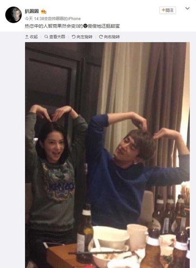 �ָ��������Ů�Ѿۻ����ع�߾�˫�ְ����Σ�ͼ��