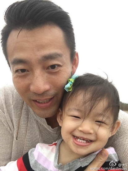 ��Sɹ�Ϲ���Ů����ܰ��Ӱ���ض��Ӵ󵽴粽���У�ͼ��