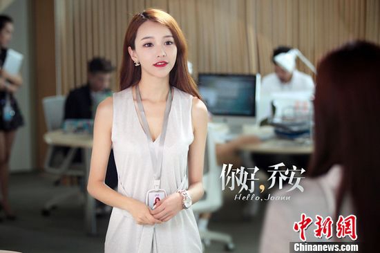 中新网8月2日电 由模特进军影视圈的黄一琳近来动作不断,除了主演的网