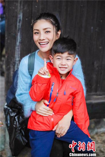 胡可:和儿子相处会把自己放在与他平等的位置