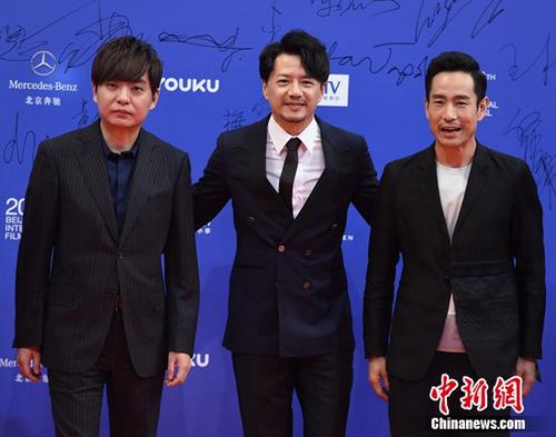 �������ߡ����౱Ӱ�ڱ�Ļ���Ⱥ�Я�����ϯ