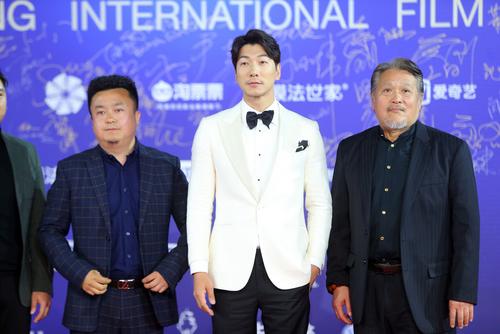 张亮赞新戏导演:是个非常有独见解的人