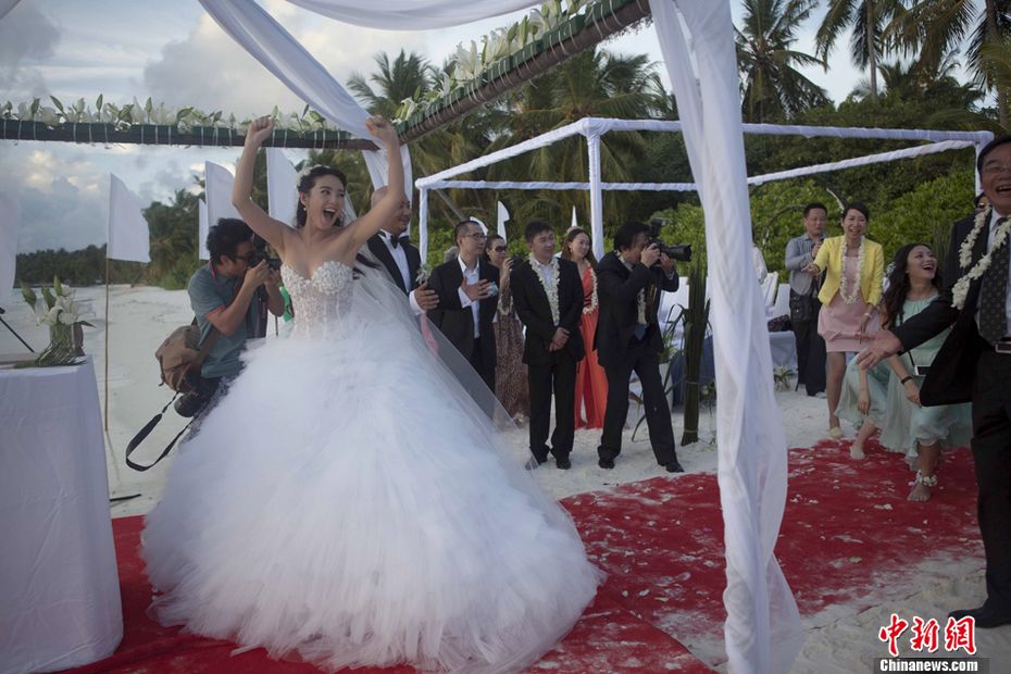 4月18日,王全安张雨绮婚礼于马尔代夫低调举办,选择两周年纪念日举办