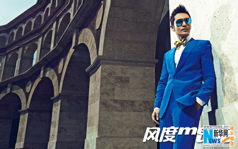 黄晓明红装亮相佛罗伦萨小镇 摸嘴耍酷