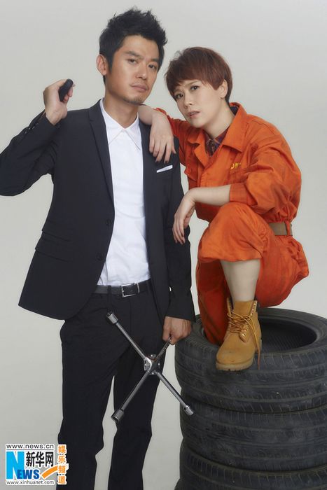 与搭档海清携手拍写真,表情丰富萌翻观众.图片来源:新华网发