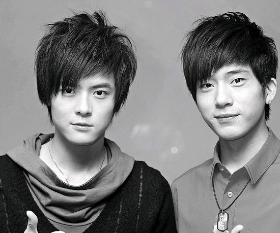 付辛博生日享豪礼歌迷集体凑钱豪迈送名车图