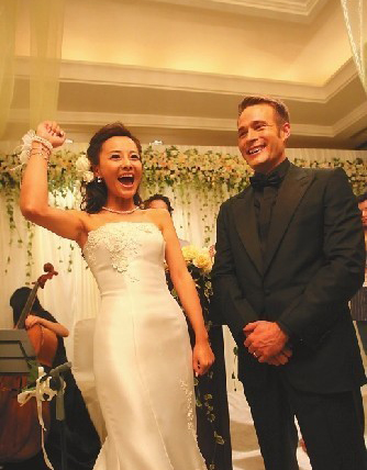 马雅舒高调二婚首次披婚纱富豪洋老公飙泪图3