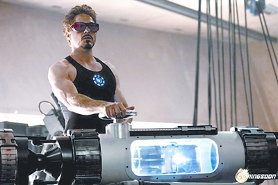 小罗伯特·唐尼露出比上集更慓悍的肌肉出镜