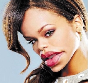 性感女星蕾哈娜被恶搞 香肠嘴可媲美周星驰(图)——中新网