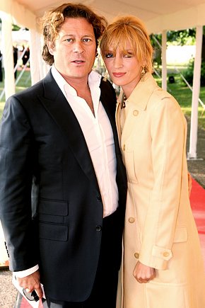 乌玛·瑟曼惨淡告别豪门 曾收8克拉鸽子蛋钻戒——中新网