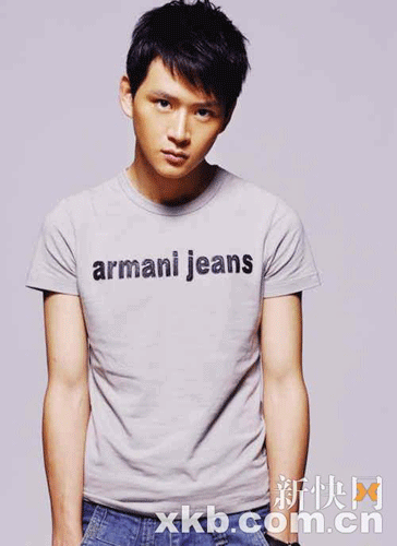 岩男郎黄明被曝傍上千万富姐与海岩公司解约