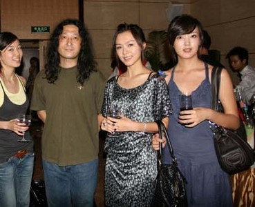 于莎莎程怡等助阵《蝶》 全球首演泪洒当场(图)