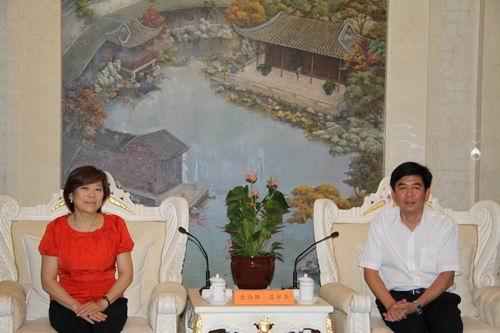 7月10日上午,江苏省吴江市委副书记,市长温祥华在吴江市会议中心