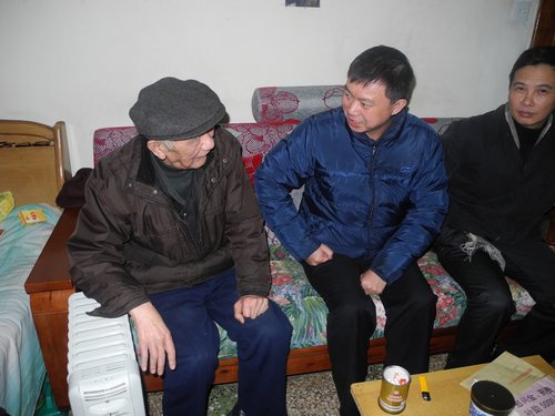 重庆市外侨办官员登门探访多位南洋老机工