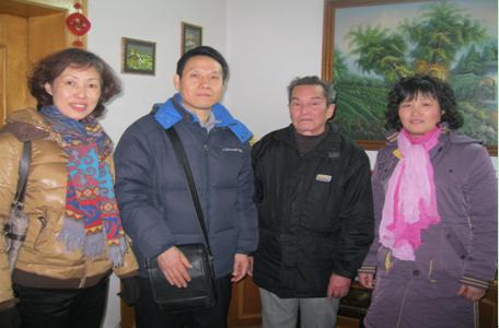 南京玄武区侨办官员走访慰问小卫街社区归侨
