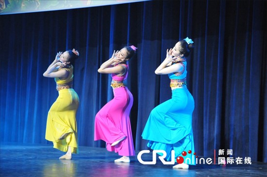 “四海同春”为旅法华侨华人举行慰问演出