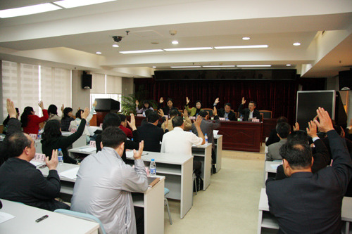 深圳市侨联召开五届五次常委会讨论通过工作报告