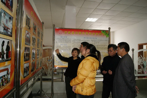 江西万载县侨联举办侨联成就图片展