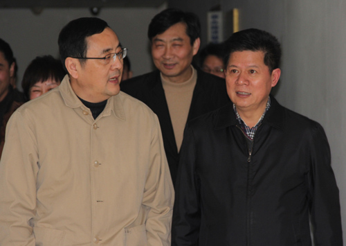 杭州市委副书记探访市侨联看望机关工作人员