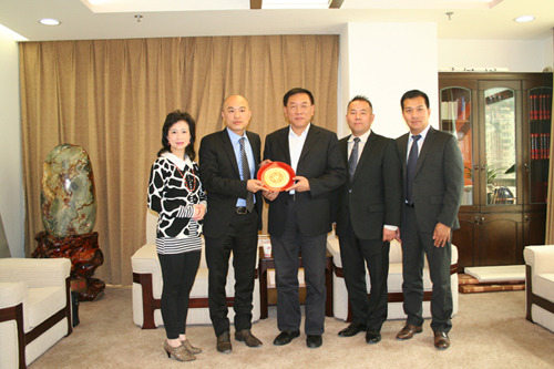 林军会见美国闽南同乡联合总会访问团